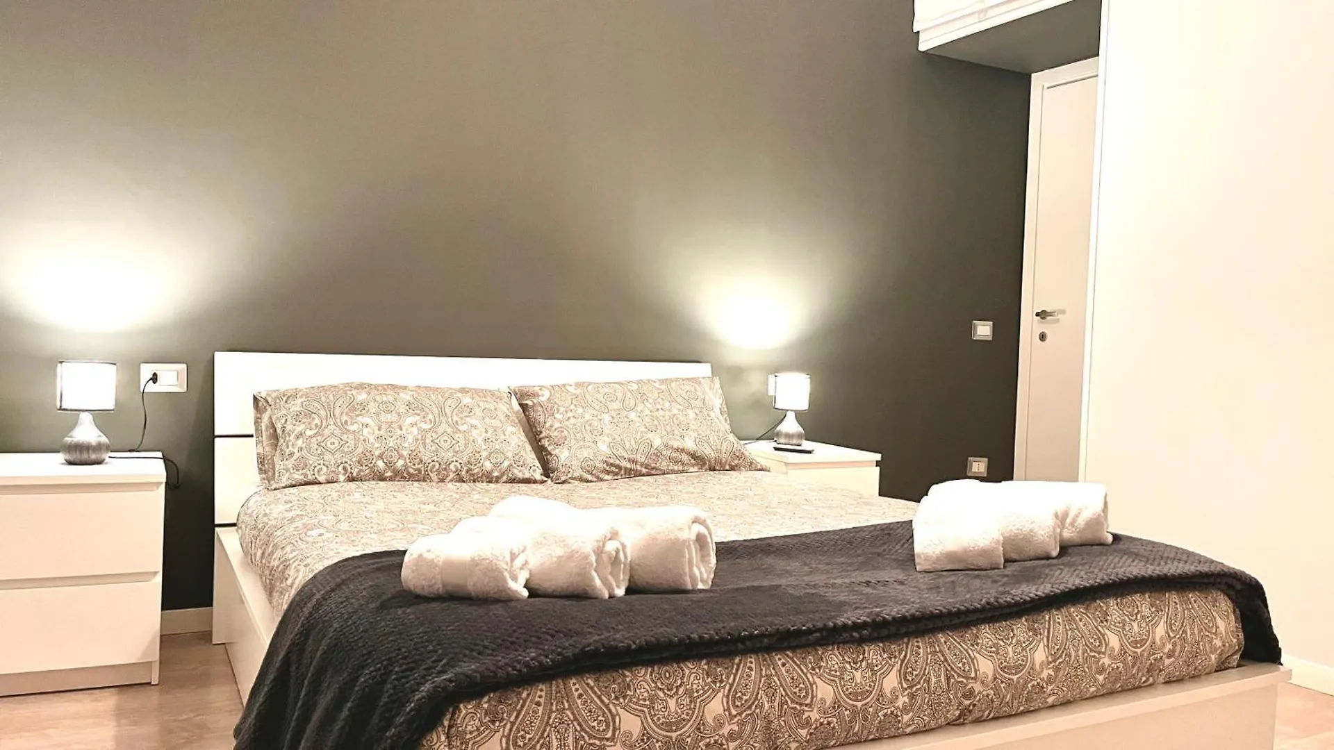 Archivio 32 Neapolitan Apartment 0*, Naples Italy
