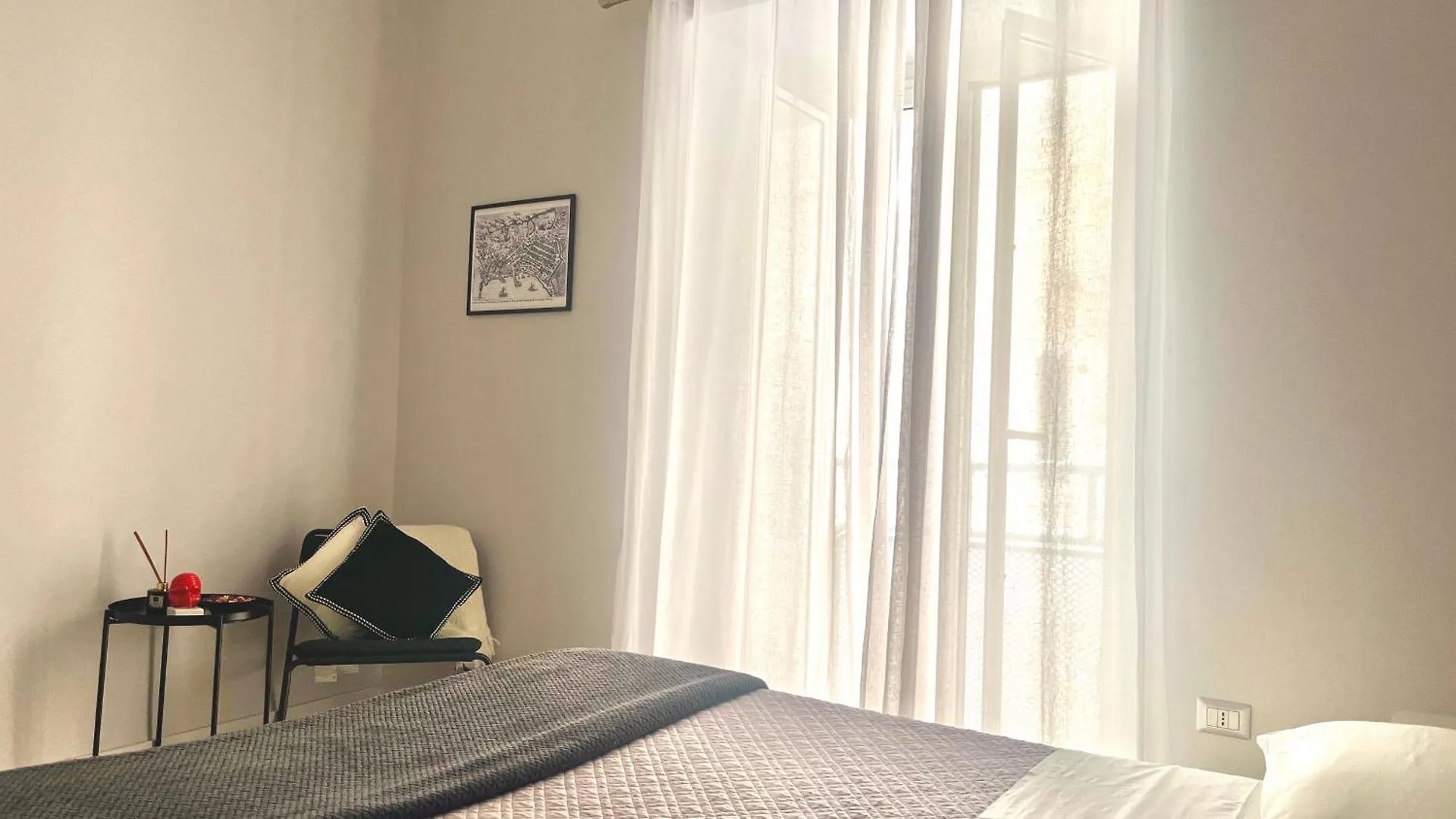 Archivio 32 Neapolitan Apartment 0*, Naples